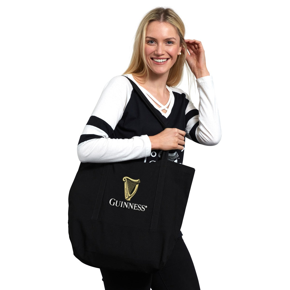 A woman shopping with a Guinness tote bag made of cotton canvas.